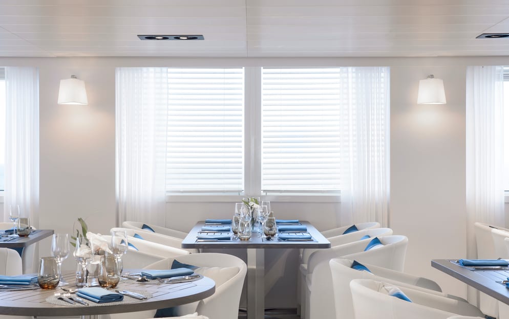 Ponant, Le Lyrial Grill Restaurant 03 ©PONANTFrançois Lefebvre.jpg